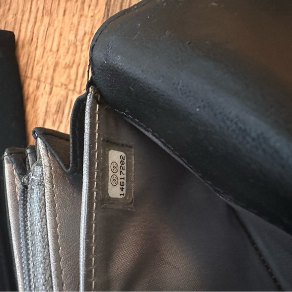 CHANEL Black Camellia Quilted Leather Continental Wallet with Silver CC - Picture 9 of 10